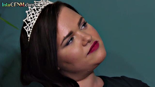 Naughty CFNM sluts cocksuck lucky guy