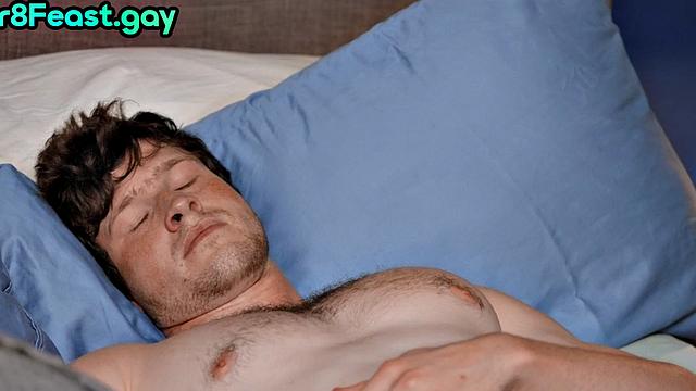 гетеро парень стонет, когда bbc безжалостно долбит его в жопу втроём