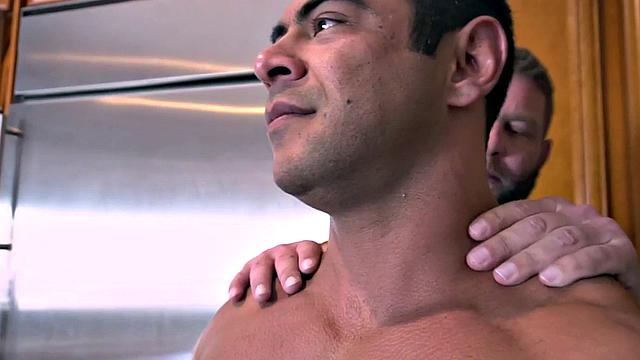 Mesmerized hunk barebacked by BF in the kitchen