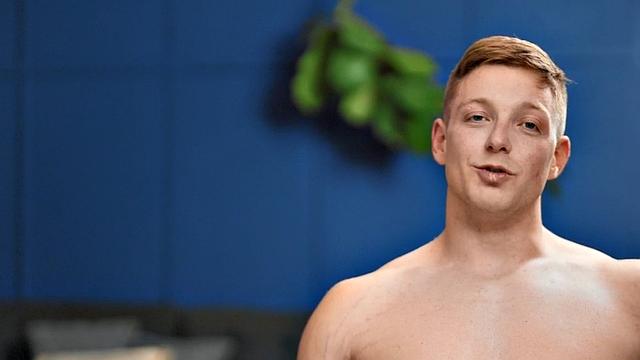 Buff stud solo masturbation jerking his big dong