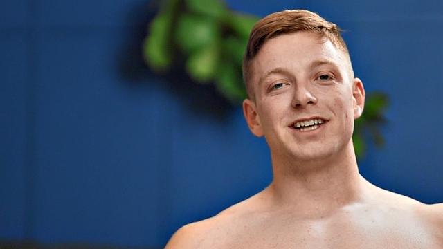 Buff stud solo masturbation jerking his big dong