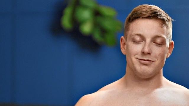 Buff stud solo masturbation jerking his big dong