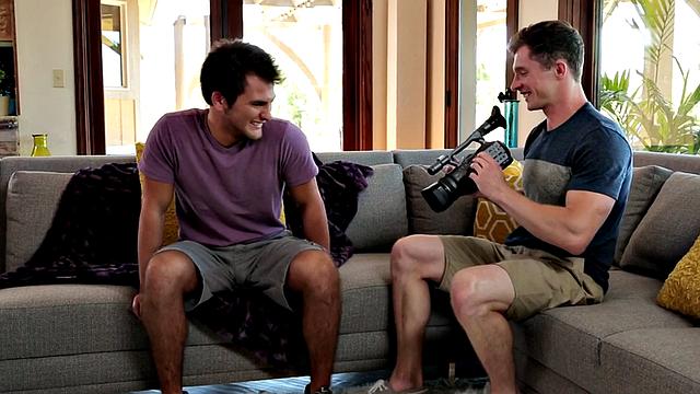 Cocksucking stud fucks tattooed BF's ass at home