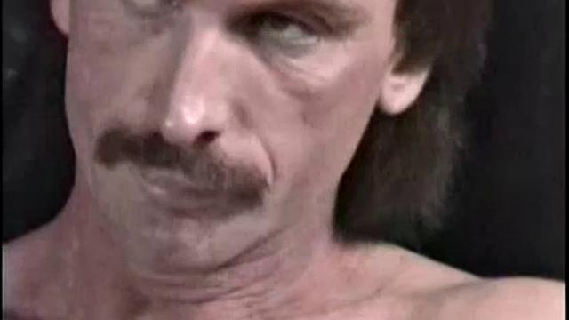 Стив дико отрывается на работе и получает жёсткую порку от другого мужика