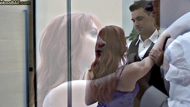 огненная рыжая выпячивает жопу и получает жёстко в собачке от парня