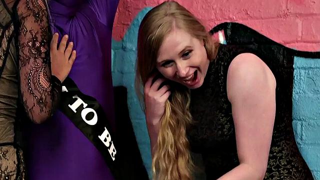 CFNM ladies love stroking while teasing guy