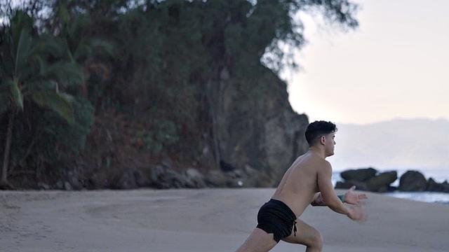 Voyeur jock joins couple sex