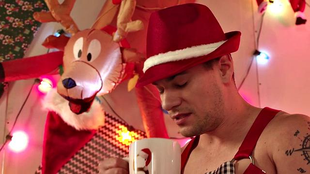 Tattoo stud getting rimmed during bareback sex