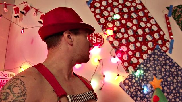 Tattoo stud getting rimmed during bareback sex