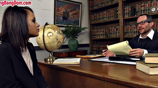 брюнетка жестко отдается в групповухе с аналом и двойным проникновением