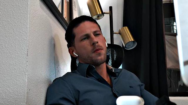 Office hunk bends over bulky bottom after missionary sex