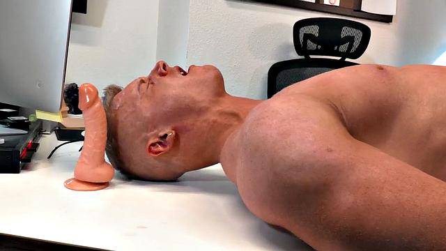 Office hunk bends over bulky bottom after missionary sex