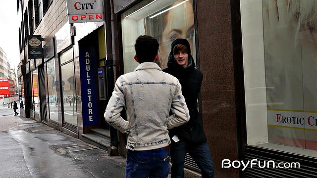 Antony Carter takes on Jesse Evans