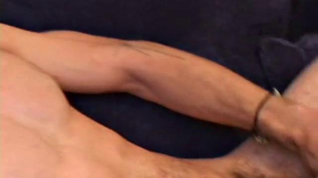 Skater Jesse Beats Off