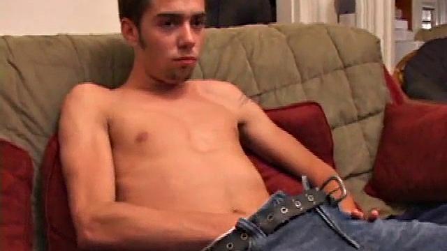 даниэл кейн дрочит и мощно кончает