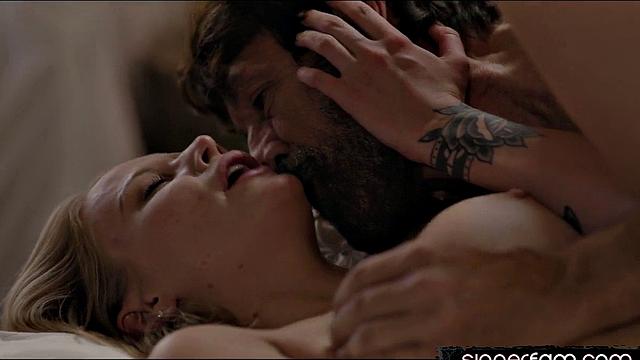 Big ass stepdaughter bounces on DILF