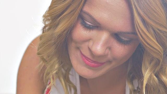 Сексуальная блондинка в роли медсестры жарко трахается с парнем на диване после страстного минета и купания губкой подруге по вызову ник росса и лара вест - горячая сессия реального взросло секса без тормозов и лишних слов.