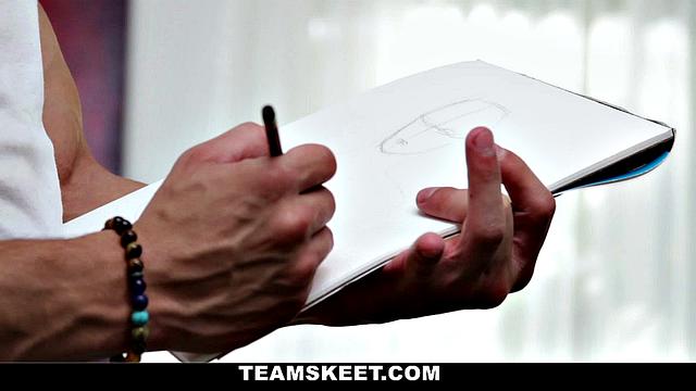 World's smallest nude model