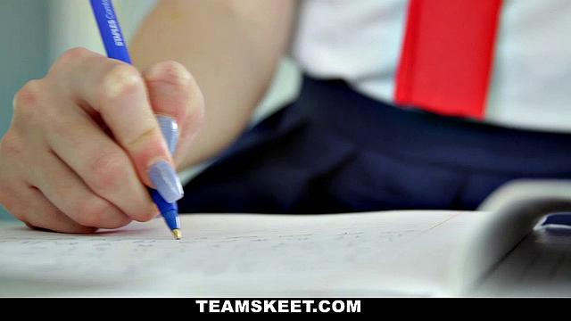 World's smallest nude model