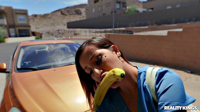 Fucking The Sk8er on the Way to Work