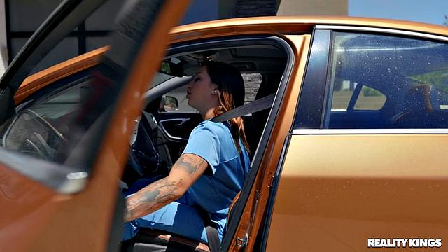 Fucking The Sk8er on the Way to Work