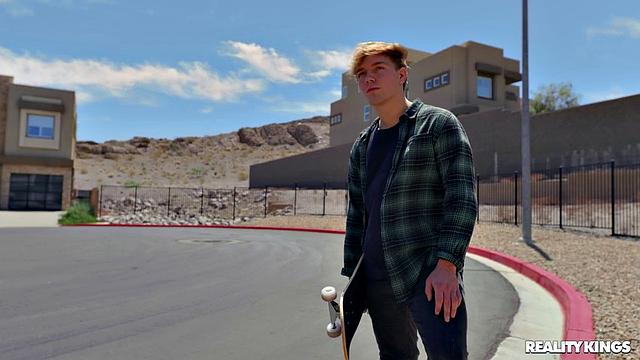 Fucking The Sk8er on the Way to Work