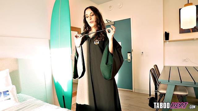 милф ведьмы жарко лижут киску и делят толстый член