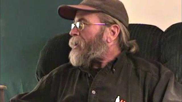 This is the story of a chance meeting that turns into romance and some hot sex. Marc is doing some work at a friend's place, when he meets Lonnie.