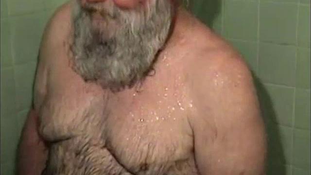 This is the story of a chance meeting that turns into romance and some hot sex. Marc is doing some work at a friend's place, when he meets Lonnie.