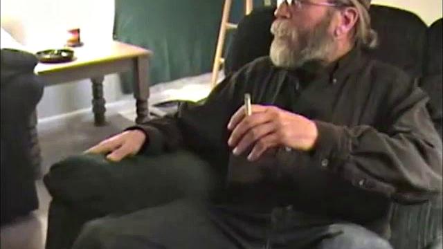 This is the story of a chance meeting that turns into romance and some hot sex. Marc is doing some work at a friend's place, when he meets Lonnie.