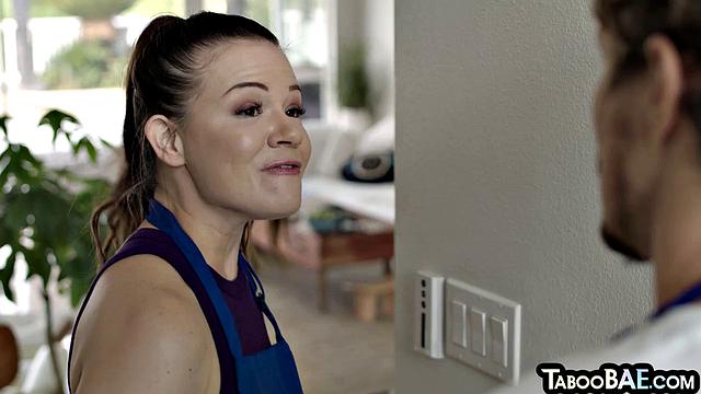 Big 21yo babe cockriding her BF