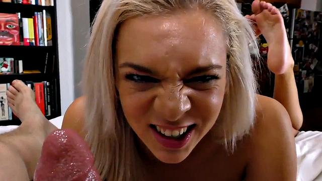 сексуальная малышка с маслом дрочит член и грязно шепчет