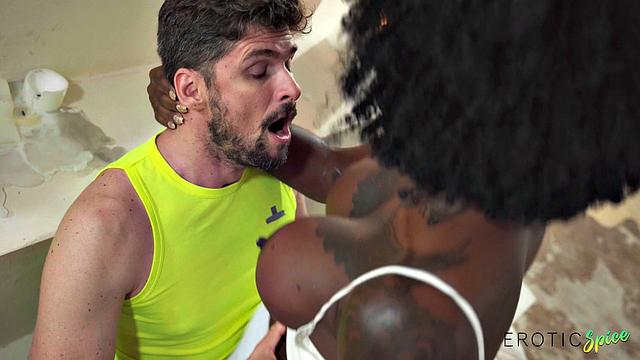 Татуированная богиня Йоги трахает ученика прямо на коврике, и все довольны как Будда с виагрой!