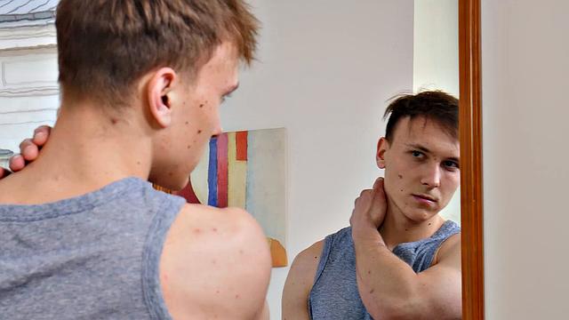 taylor hawk takes a big dick and moans for more