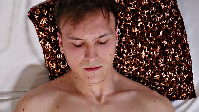 taylor hawk takes a big dick and moans for more