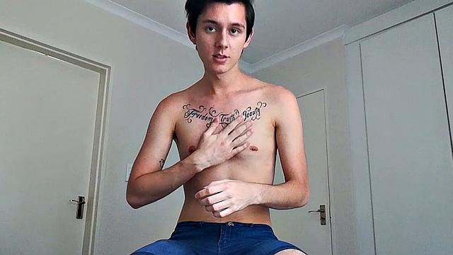 смотри, как ant раздевается, дрочит и кончает на себя