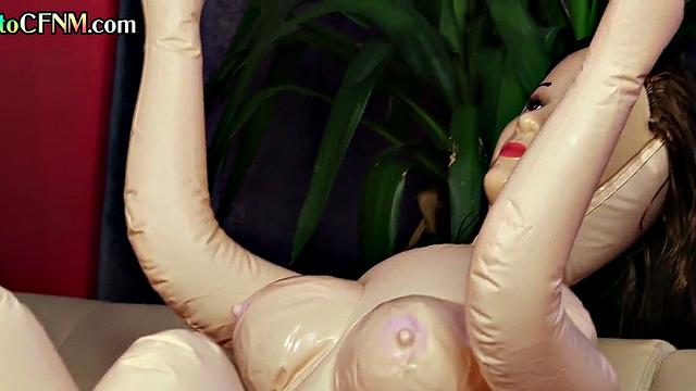 CFNM amateur femdoms give HJ together with sex doll