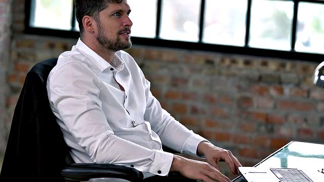 Analsecretary enjoys atm after anal with her stiff boss