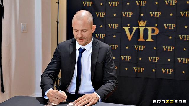 Groupie Gets Double Penetrated