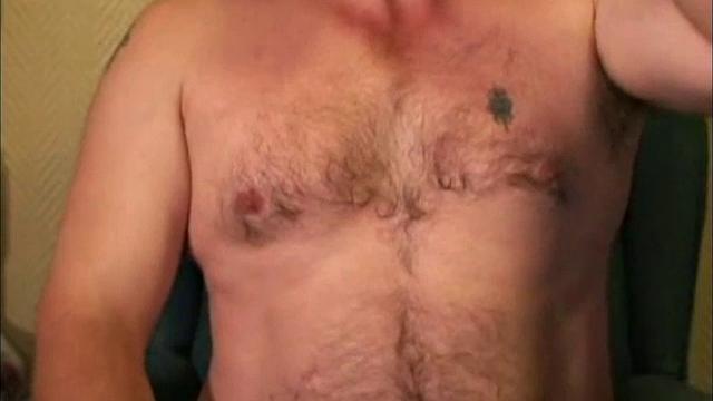 смотри, как зрелый татуированный плотник жарит мужика