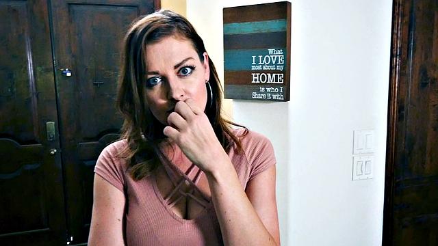 рыжая мачеха заводит пасынка страстной игрой с ключами