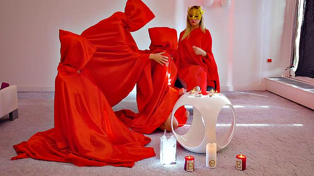 Blonde Czech babe Haze Me gets her pussy trimmed & dildoed in hot 69 action