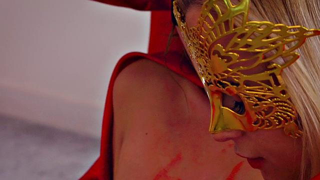 Blonde Czech babe Haze Me gets her pussy trimmed & dildoed in hot 69 action