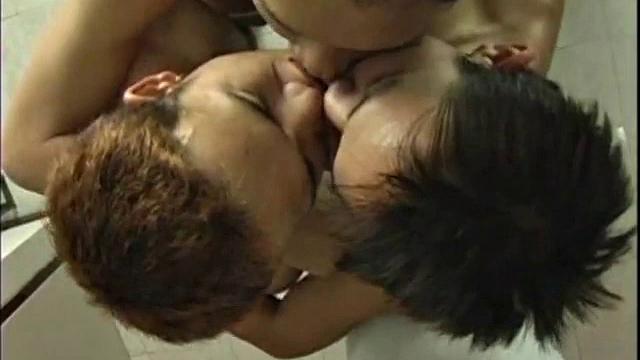 Трое азиатов не могут остановиться, пока все не кончат друг на друга