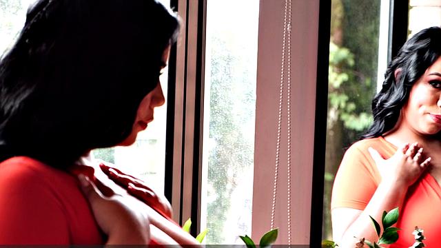 Julia Mendoza: Body Talk