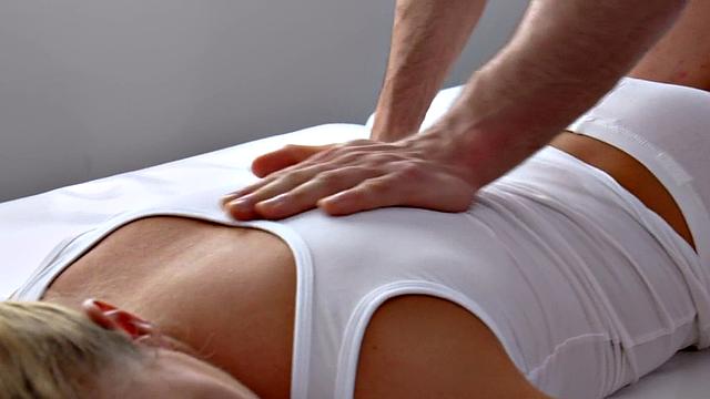 Massaging beauty gets pussybanged in her tight muff