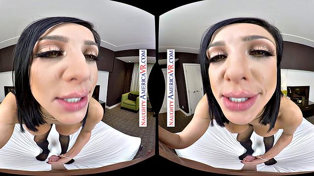 Зрелая развратница Одри соблазняет и сосёт, пока муж не видит.