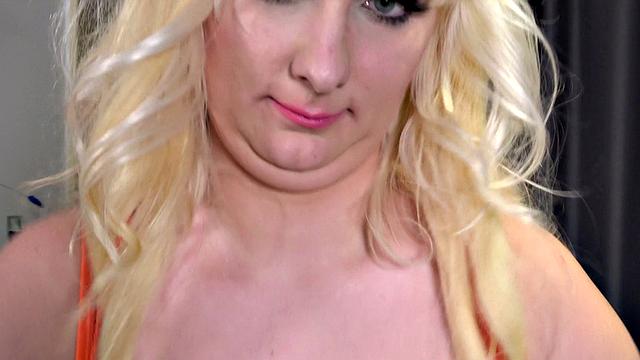 Lola Paradise: Topless Ironing & More Activities