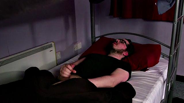 CFNM Euro femdom babes suck roommate in threesome