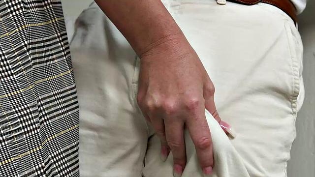 опытная Lolly Dames кайфует с большим членом знакомого